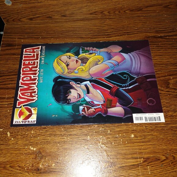 Vampirella #5 (Dynamite comics, 2016) Chrissie Zullo Cover A Variant - Picture 3 of 3